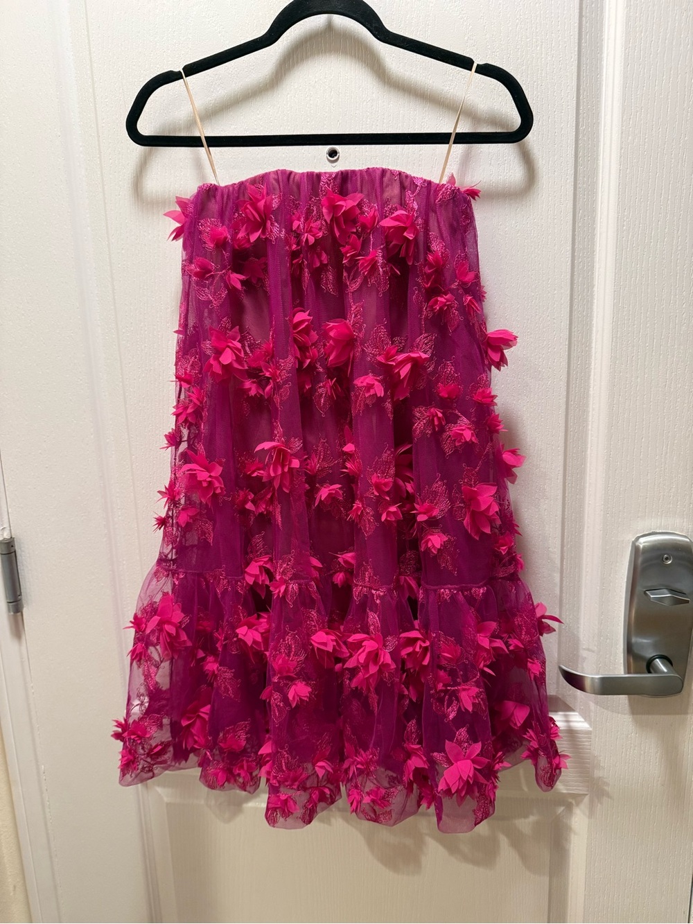 Free People Helsi Bianca Strapless 3D Floral Mini Dress XS NWT
- Fuchsia pink - Picture 5 of 7